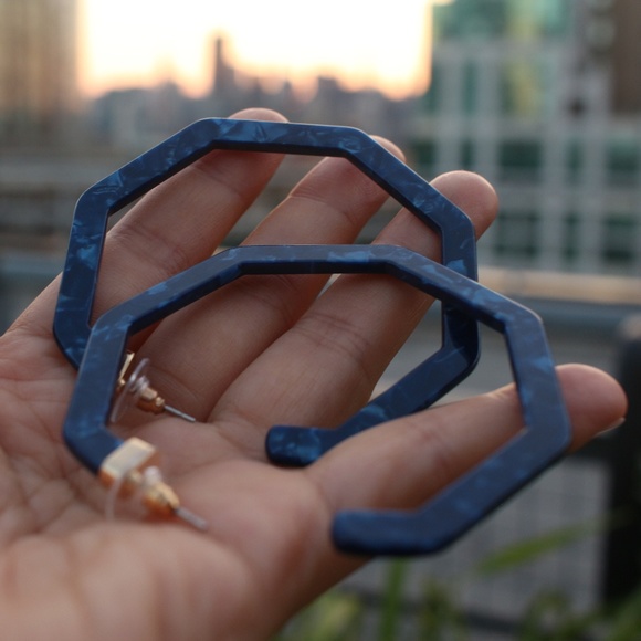 New Baublebar Blue Marble big Hoop resin earrings - Picture 3 of 8